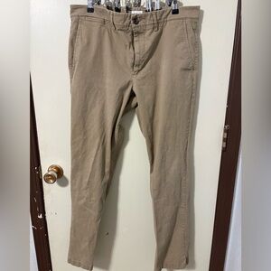 Men’s straight fit chino khakis